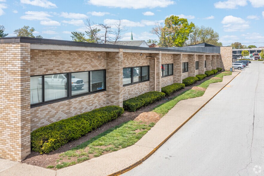 More Photos Of 4122 Shelbyville Rd, Louisville Medical For Sale