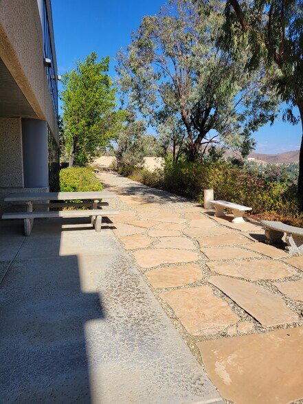 More Photos Of 5716 Corsa Ave, Westlake Village Office For Lease