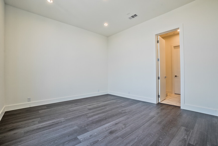 More Photos Of 4322 Roseland Ave, Dallas Apartments For Sale