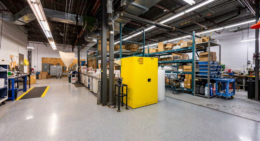 More Photos Of 88 Av Leacock, Pointe-claire Manufacturing For Sale