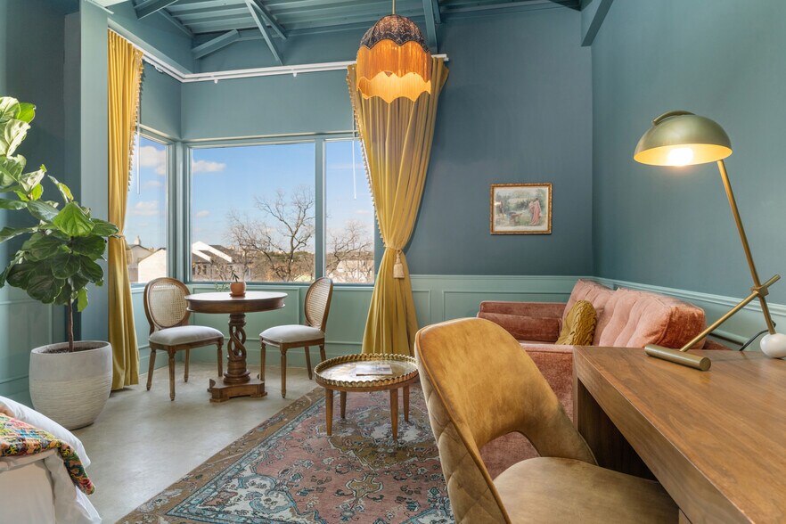 More Photos Of 1123 E 11th St, Austin Hotel For Sale