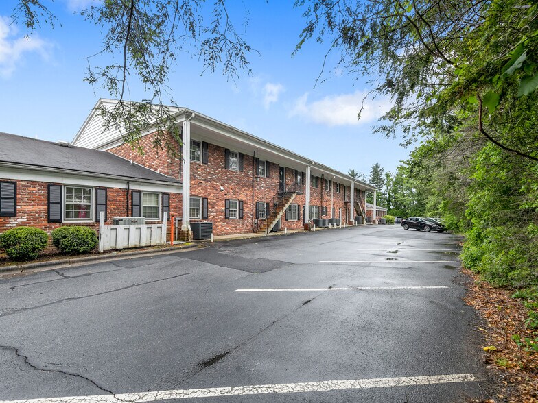 More Photos Of 5 Doctors Park, Asheville Medical For Lease