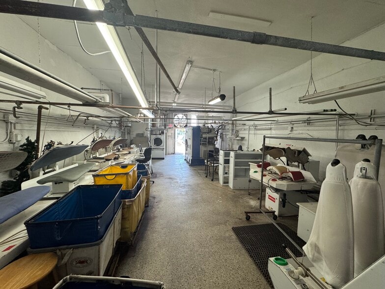 More Photos Of 2652-2660 Hollywood Blvd, Hollywood Freestanding For Lease