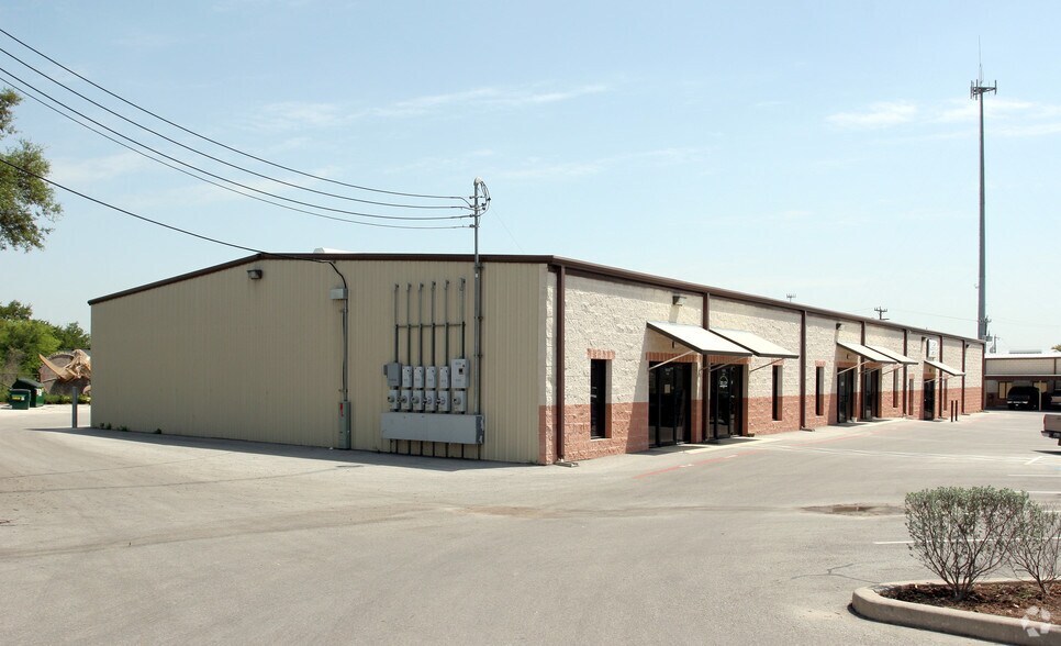 Primary Photo Of 15555 Tradesman Dr, San Antonio Light Distribution For Lease