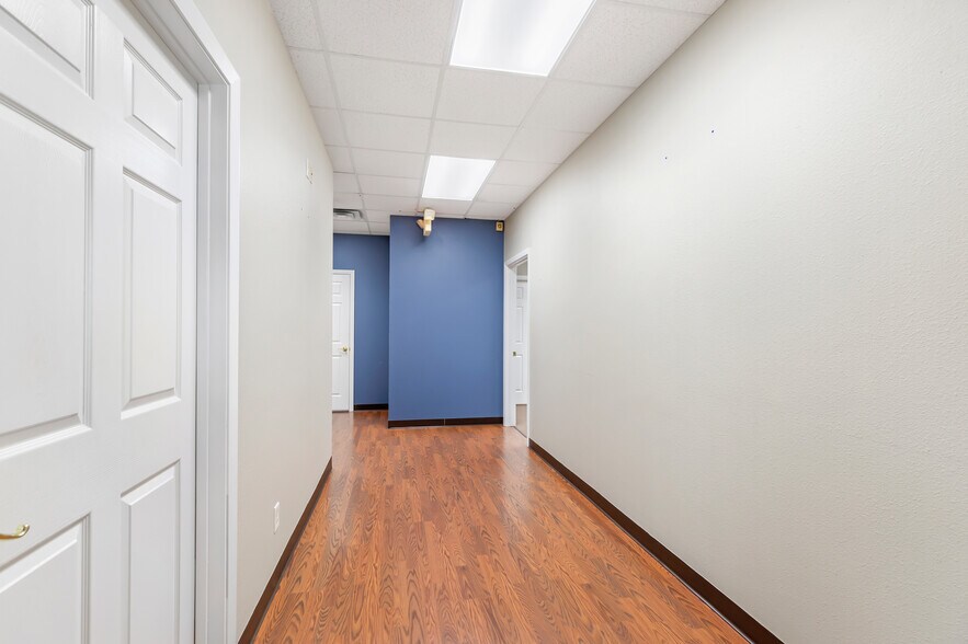 More Photos Of 80-90 Wilson Rd, Humble Medical For Lease