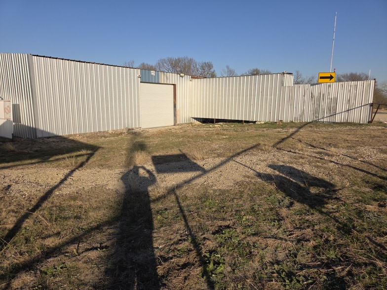 More Photos Of 2223 Hoffpauer Way, Sanger Manufacturing For Lease