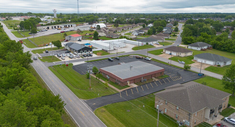 More Photos Of 500 W Daniels St, Ozark Office For Sale