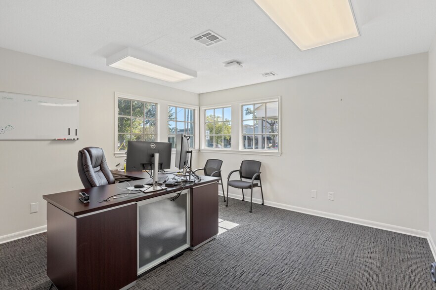 More Photos Of 1628 Ryan St, Lake Charles Office For Lease
