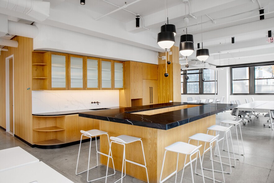 More Photos Of 345 7th Ave, New York Coworking Space