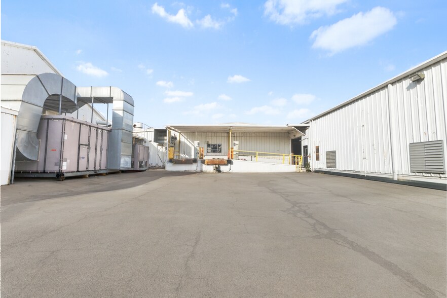 More Photos Of 1812 E Duncan St, Tyler Manufacturing For Lease