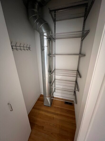 More Photos Of 740 N Ogden Ave, Chicago Office Residential For Lease