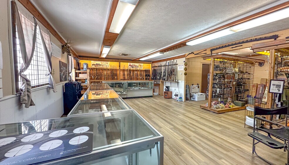 More Photos Of 398 S Main St, Hartville General Retail For Sale