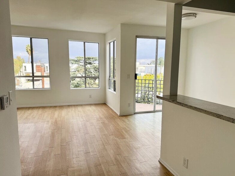 More Photos Of 884 Palm Ave, West Hollywood Apartments For Sale