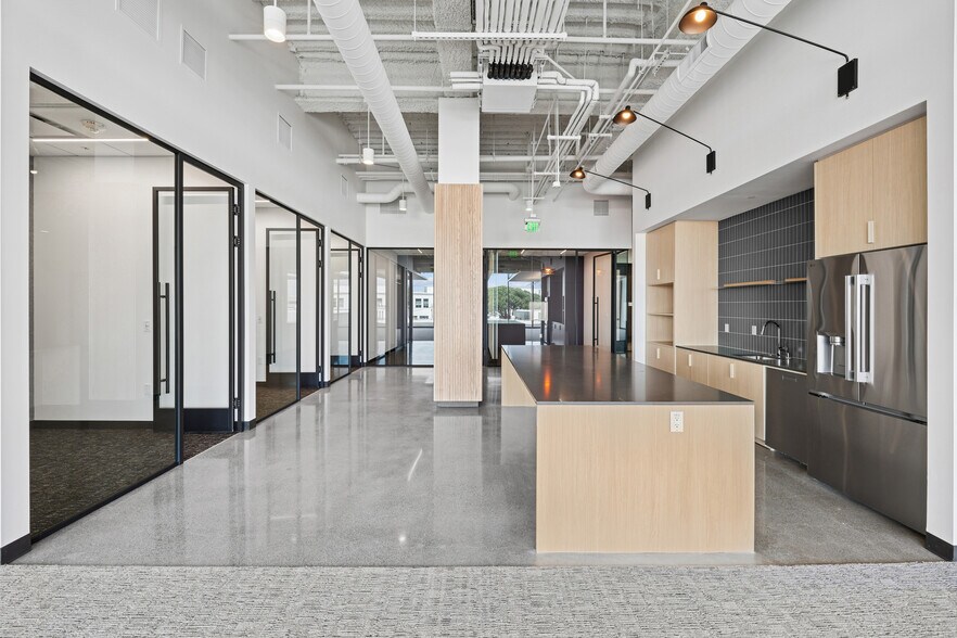 More Photos Of 1091 Industrial Rd, San Carlos Research And Development For Lease