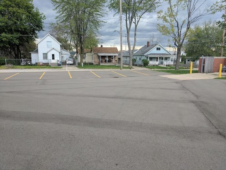 More Photos Of 1510 W Court St, Flint Medical For Lease