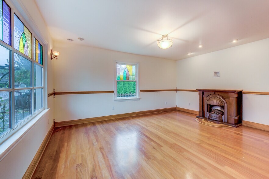 More Photos Of 1313 Washington St, Sumner Religious Facility For Sale