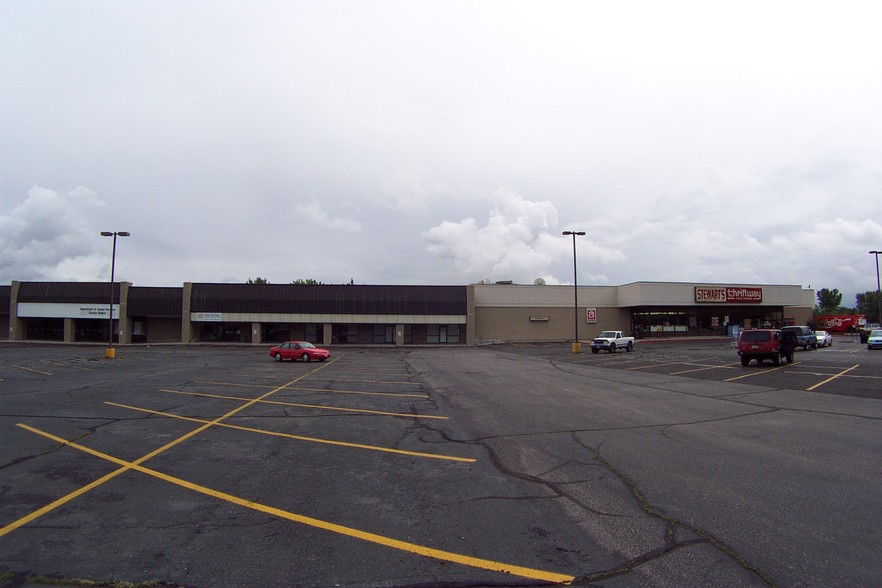 Primary Photo Of 662 E Main St, Castle Dale Department Store For Lease