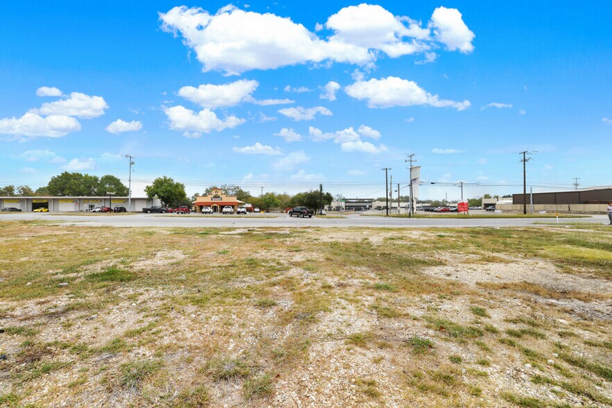 More Photos Of 596 S Business Ih 35, New Braunfels Freestanding For Lease