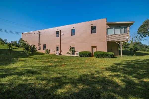 More Photos Of 410 Dinah Shore Blvd, Winchester Office Residential For Sale