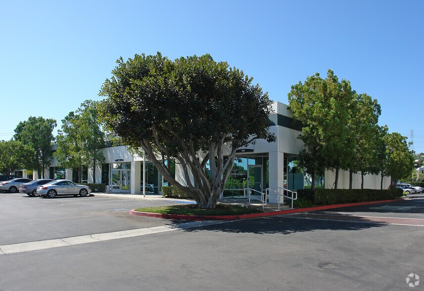 More Photos Of 72 Argonaut, Aliso Viejo Light Manufacturing For Lease