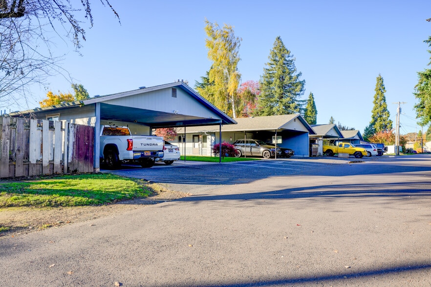 More Photos Of 1049 SE Walnut St, Hillsboro Apartments For Sale