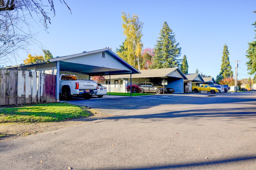 More Photos Of 1049 SE Walnut St, Hillsboro Apartments For Sale