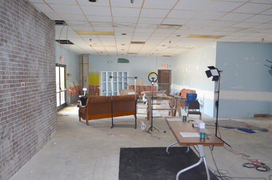 More Photos Of 2010 Stateline Rd W, Southaven Schools For Lease