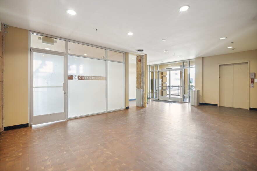 More Photos Of 66 S Hanford St, Seattle Showroom For Lease