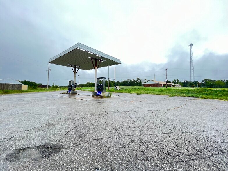 More Photos Of 7015 Highway 82, Tahlequah Convenience Store For Sale