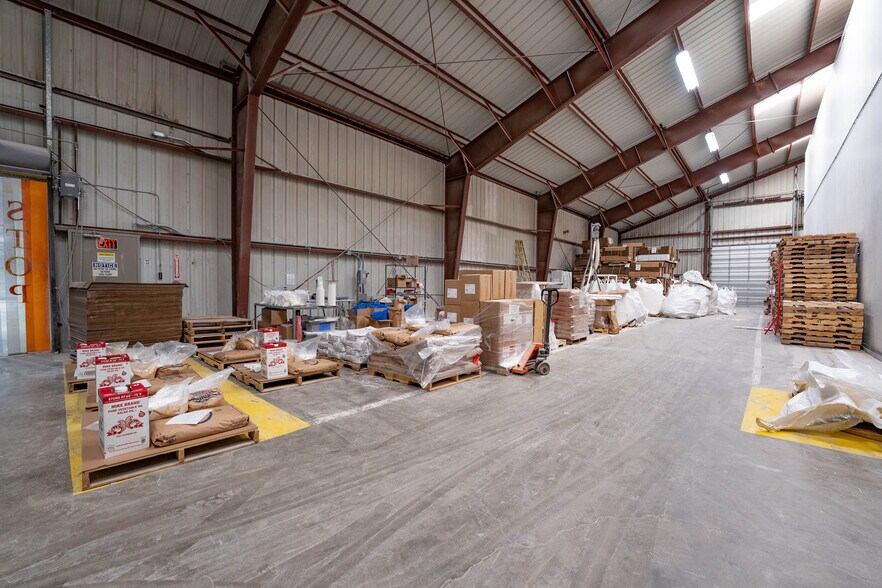 More Photos Of 225 Lawton Ave, Hereford Manufacturing For Sale