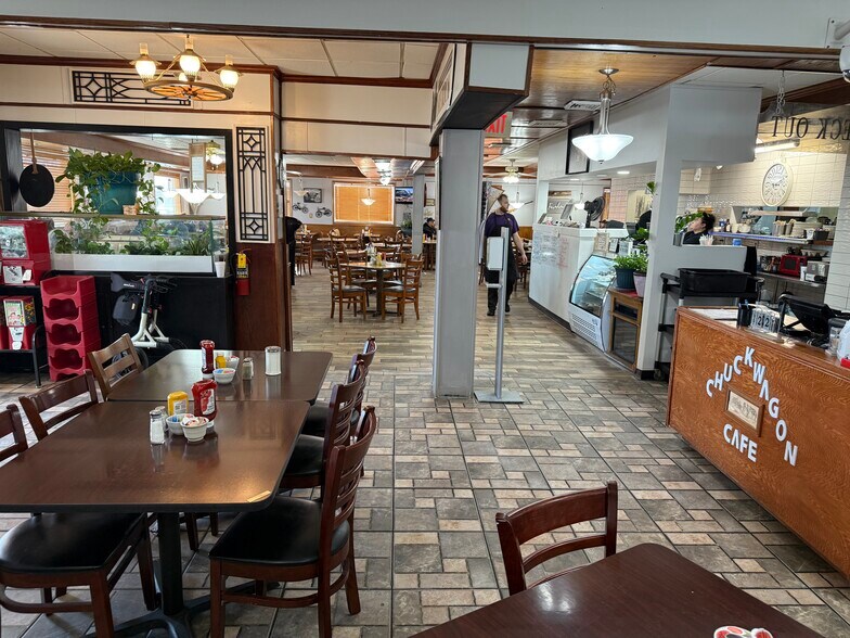 More Photos Of 704 Janette Dr, Vandalia Restaurant For Lease