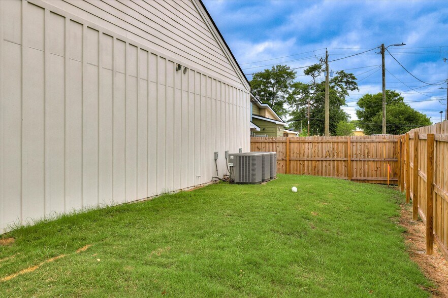 More Photos Of 1010 Druid Park Ave, Augusta Freestanding For Sale