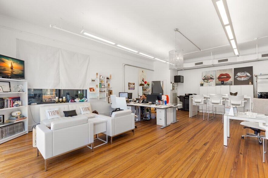 More Photos Of 327 11th Ave N, Saint Petersburg Office For Lease