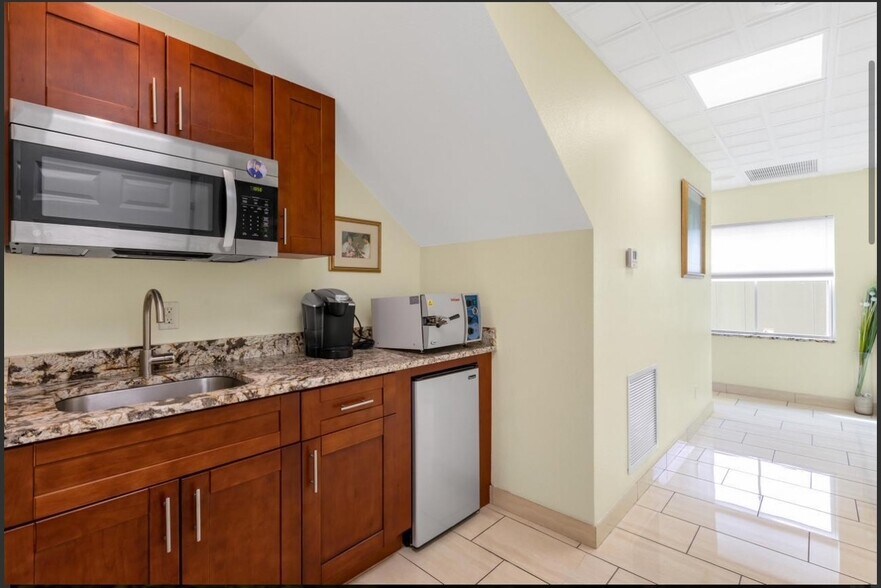 More Photos Of 3140 Northside Dr, Key West Medical For Sale