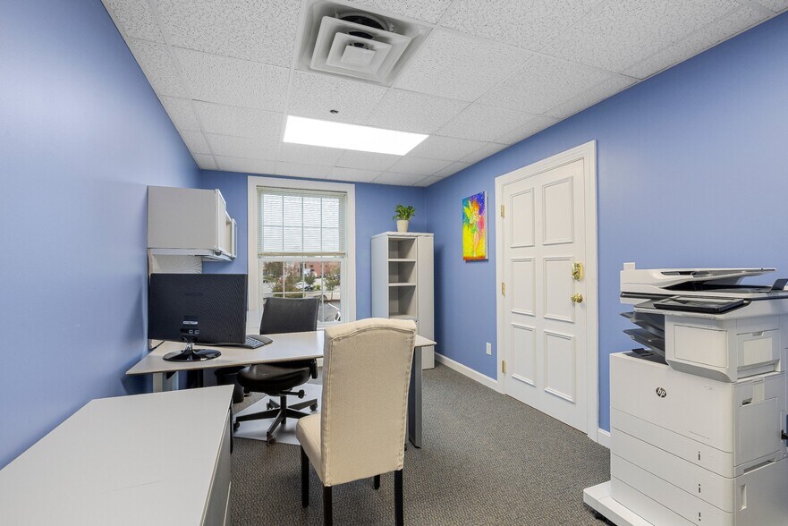 More Photos Of 10 Cedar St, Woburn Office For Sale
