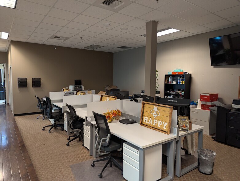 More Photos Of 17270-17272 Golden Valley Pky, Lathrop Office For Sale