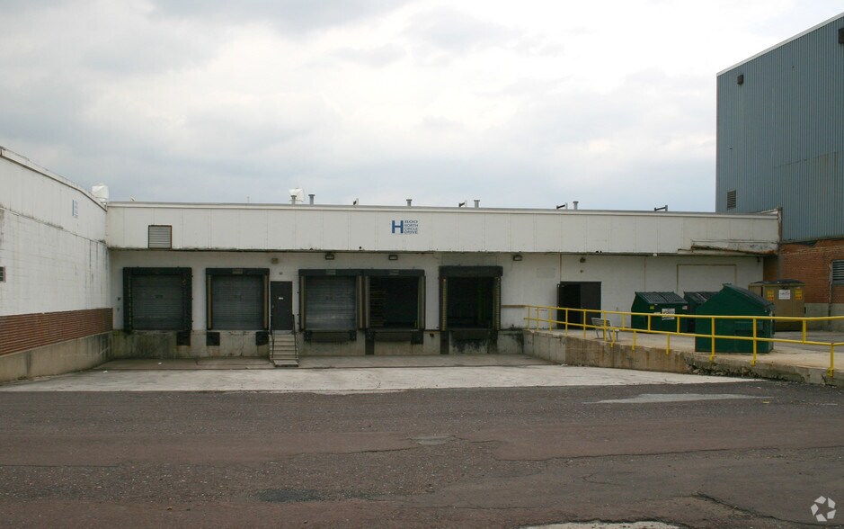 More Photos Of 122 Mill Rd, Oaks Warehouse For Lease