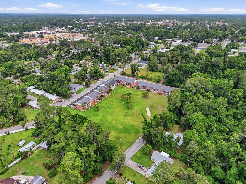 More Photos Of 781 SE Church St, Lake City Apartments For Sale