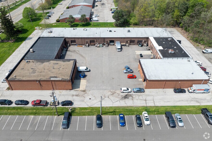 More Photos Of 1927-1947 E Aurora Rd, Twinsburg Flex For Lease