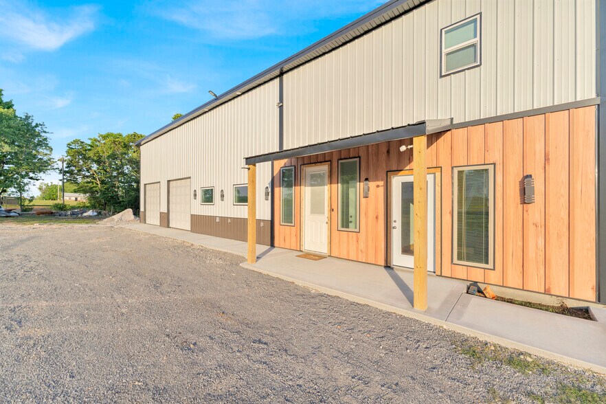 More Photos Of 15427 W Highway 12, Gentry Flex For Sale