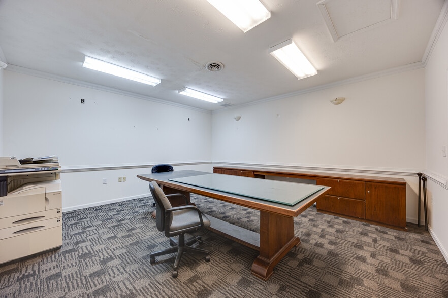 More Photos Of 30 E Main St, Luray Office For Sale