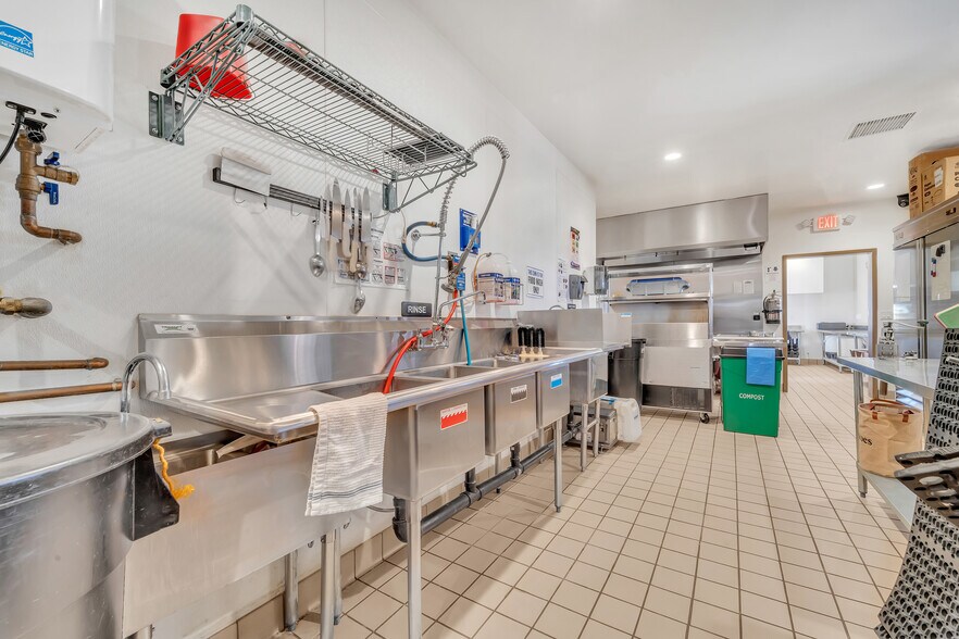 More Photos Of 10624 S. Loop blvd, California City Fast Food For Sale