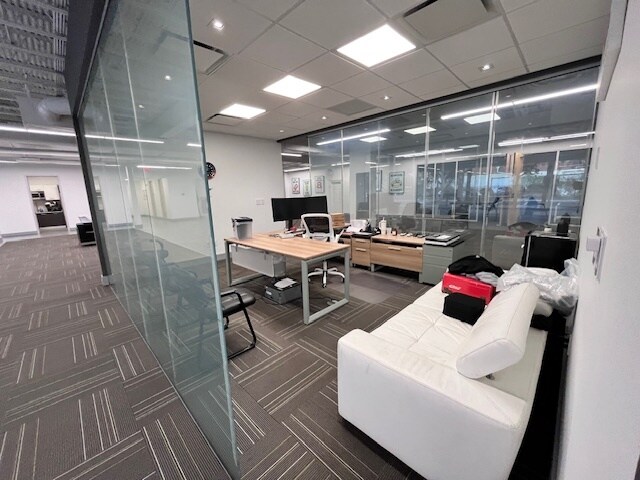 More Photos Of 300 Oakwood Ln, Hollywood Flex For Sale