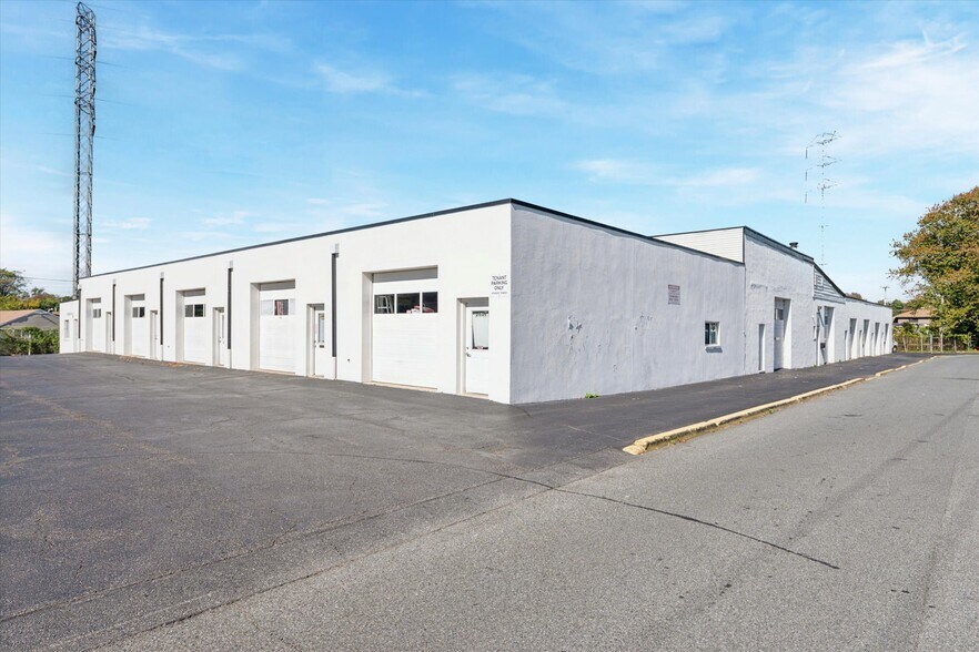 More Photos Of 101 Hawley St, Wilmington Warehouse For Lease