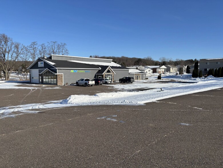 More Photos Of 3115 Oak Knoll Dr, Eau Claire Auto Dealership For Lease