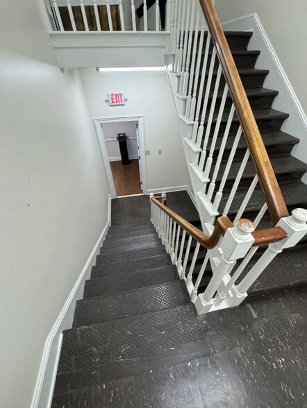 More Photos Of 9112 Virginia Ave, Bassett Office For Sale