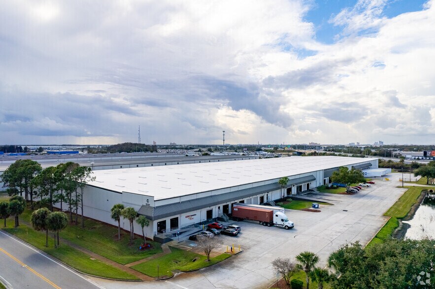 More Photos Of 1091 Gills Dr, Orlando Distribution For Lease
