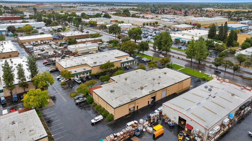 More Photos Of 5750 E Shields #102 ave, Fresno Industrial For Sale