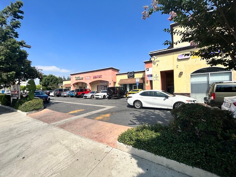 More Photos Of 2701 E Gage Ave, Huntington Park Unknown For Lease