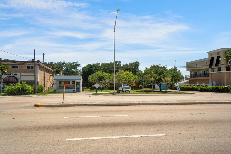 More Photos Of 2972 Griffin Rd, Fort Lauderdale General Retail For Sale